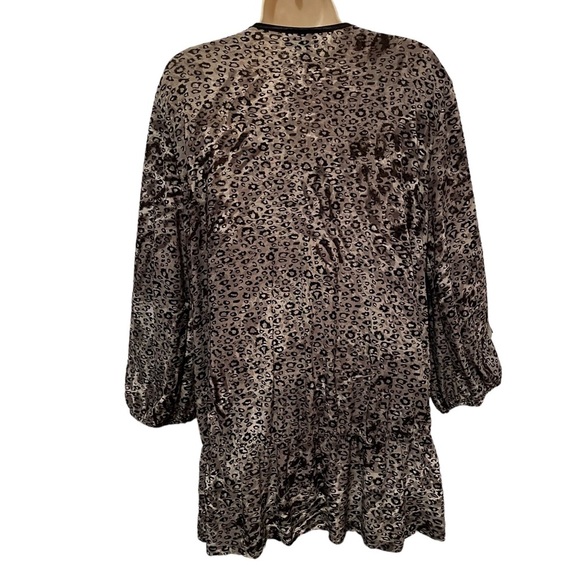 Dress Barn Women’s Animal Print size 1X Blouse Top Shirt Embellished Neckline - Picture 11 of 11